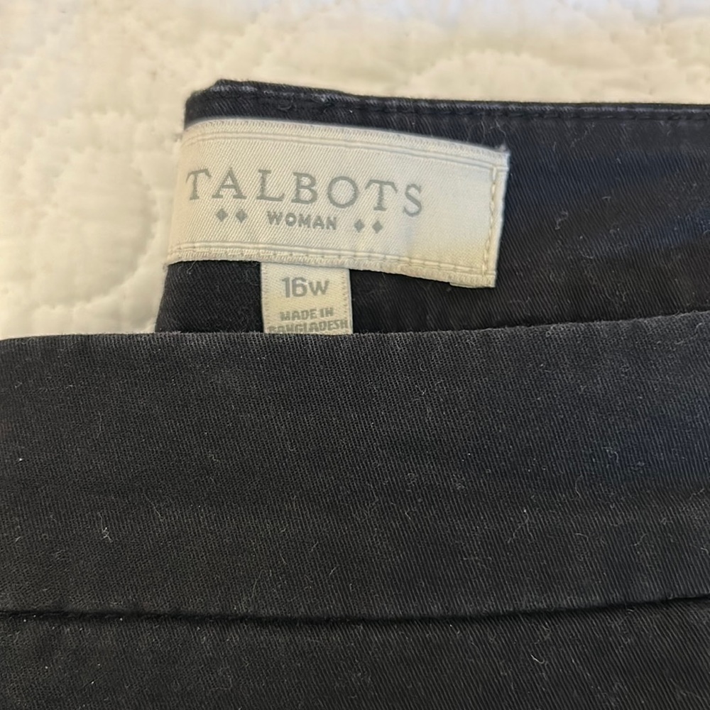 TALBOT’s Gently Worn Ladies Capris..2 Pair Black and 2 Pr. Navy Blue-Look Great! - Picture 2 of 5